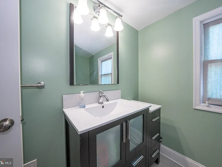1916 S Alder St — Photo 28