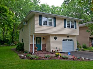 414 Mark Tree Rd, East Setauket, NY 11733