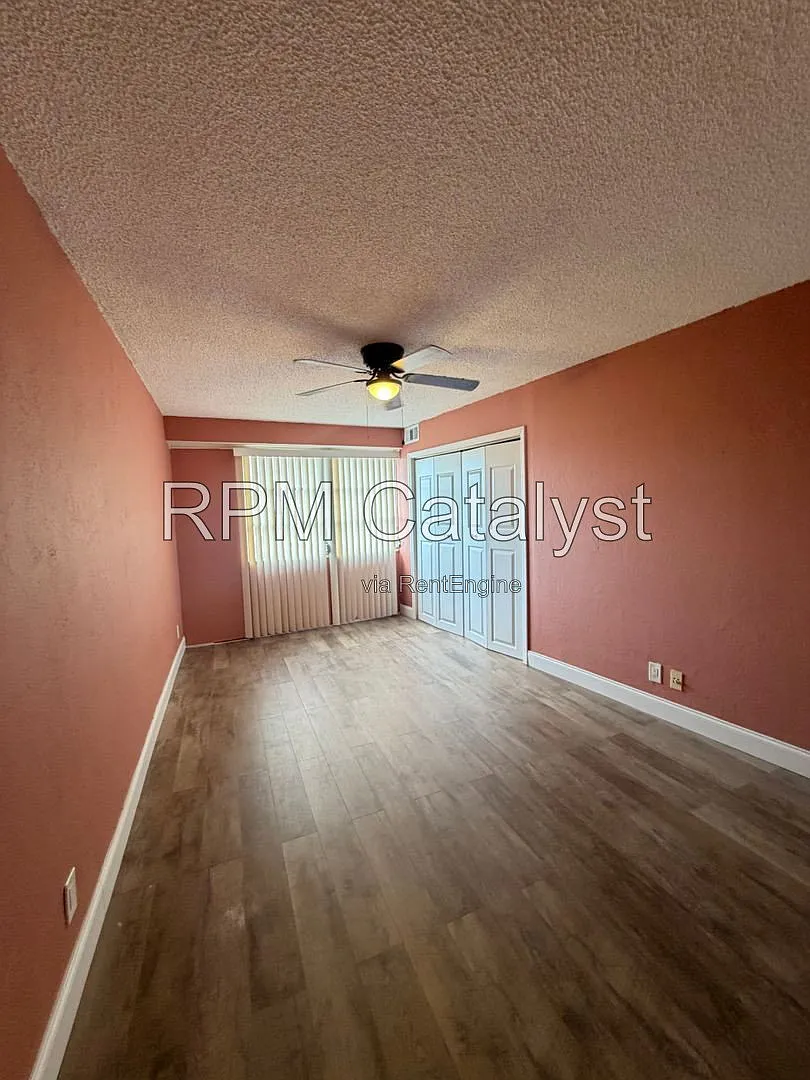 2 bed, 1.0 bath, 887 sqft, $1,700 — Photo 4