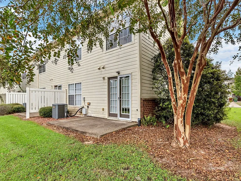 735 Majestic Dr — Photo 5