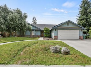 2029 E Paradise Ave, Visalia, CA 93292