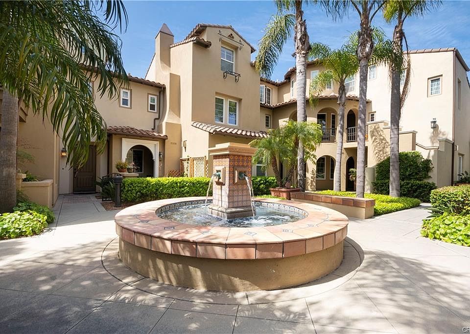 Renovated townhouse contact for showing.