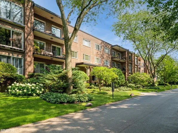 90 Franklin Pl E APT 106, Lake Forest, IL 60045