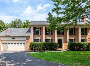 1009 Riva Ridge Dr, Great Falls, VA 22066