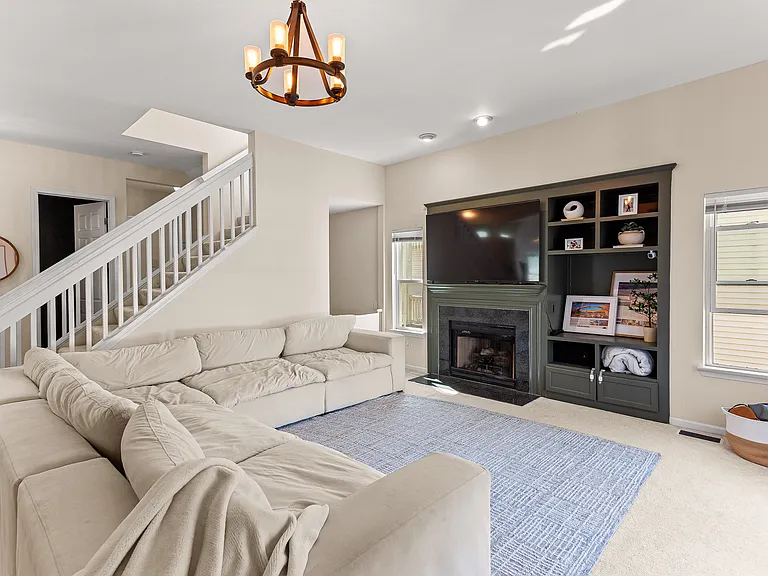 1484 Chapleau Dr — Photo 9