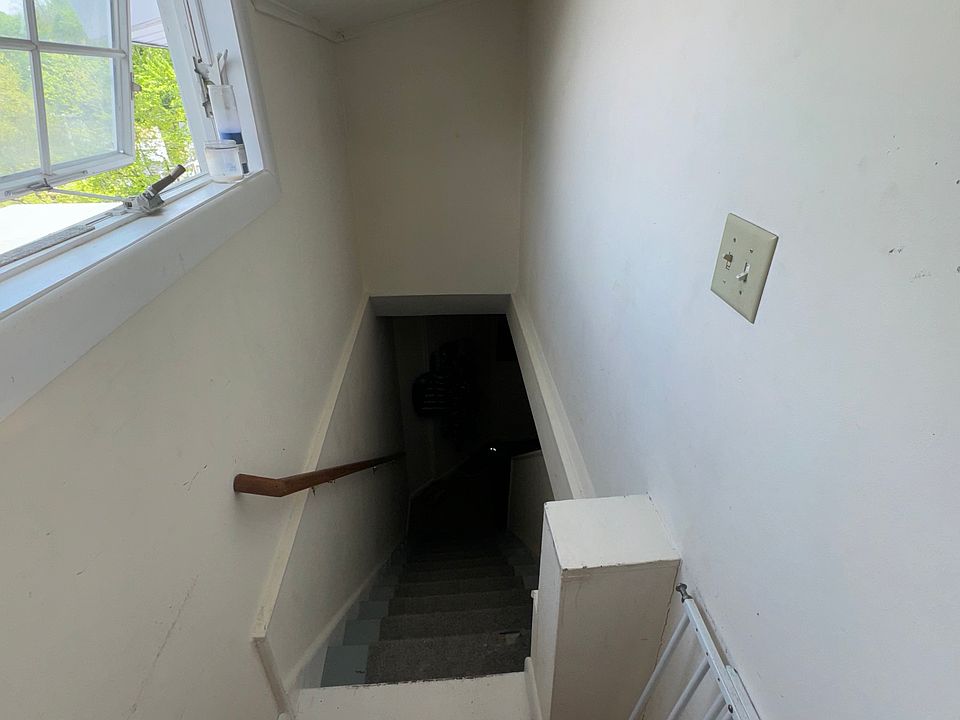 walkway to 5th floor studio