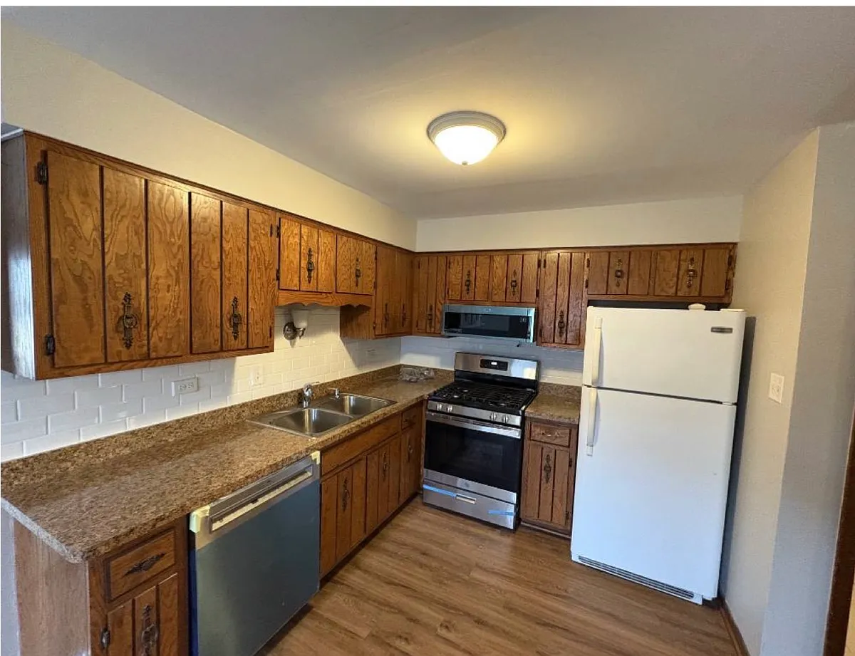 Building Photo - 16733 Forest Ave #2N