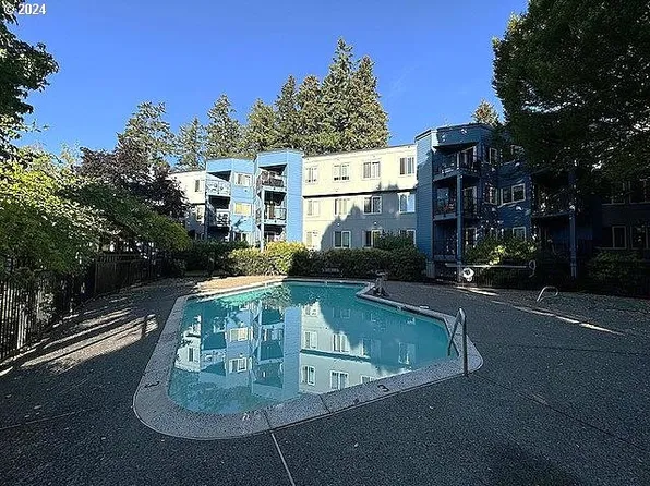 8720 SW Tualatin Rd APT 120, Tualatin, OR 97062