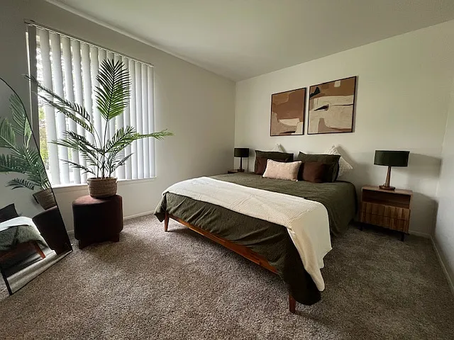 Lexington Manor Apartments — Photo 14