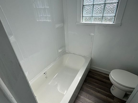 4th image of 3716 Beatrice Dr #2