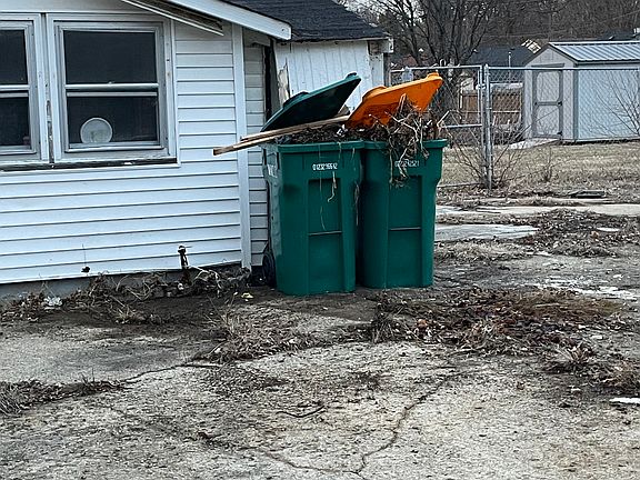 4th image of 303 N East St