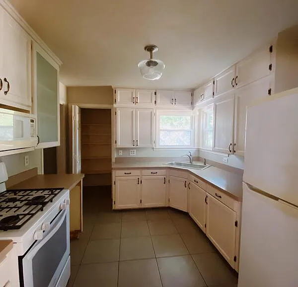 3412 Brady Ave — Photo 9