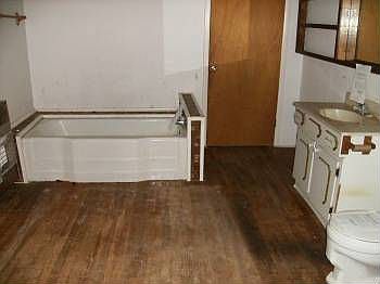 2nd image of 504 Sinclair St