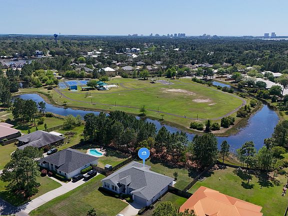 4th image of 621 E Shipwreck Rd