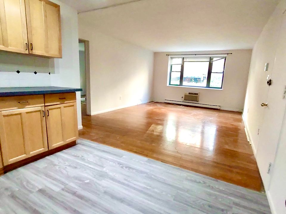 2nd image of 70 Jamaicaway APT 8