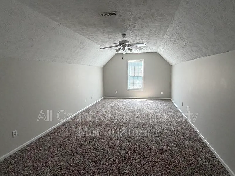 3 bed, 2.5 bath, $2,000 — Photo 4