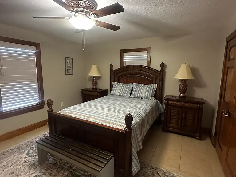 10325 Clearwater Rd — Photo 11