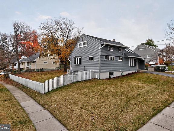 3rd image of 827 Crothers Ln