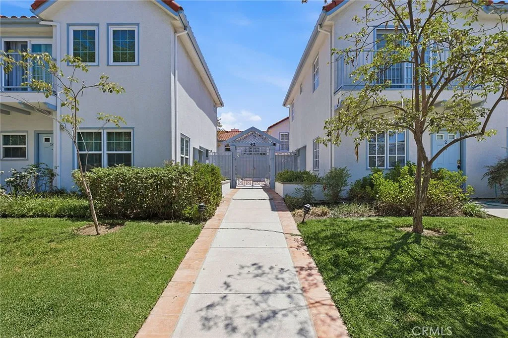 3 bed, 2.5 bath, 1282 sqft, $3,450 — Photo 1
