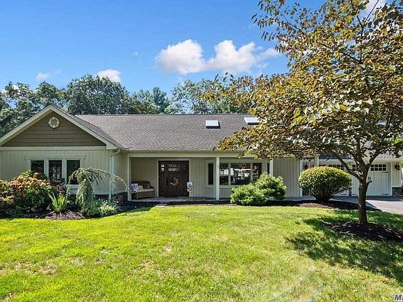 2nd image of 32 Seville Ln