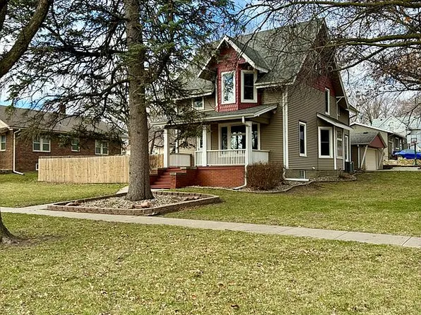755 N Walnut St, Wahoo, NE 68066