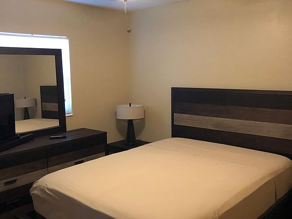3rd image of 7718 Stratford Blvd #1