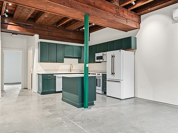 2nd image of 905 N Main St #101