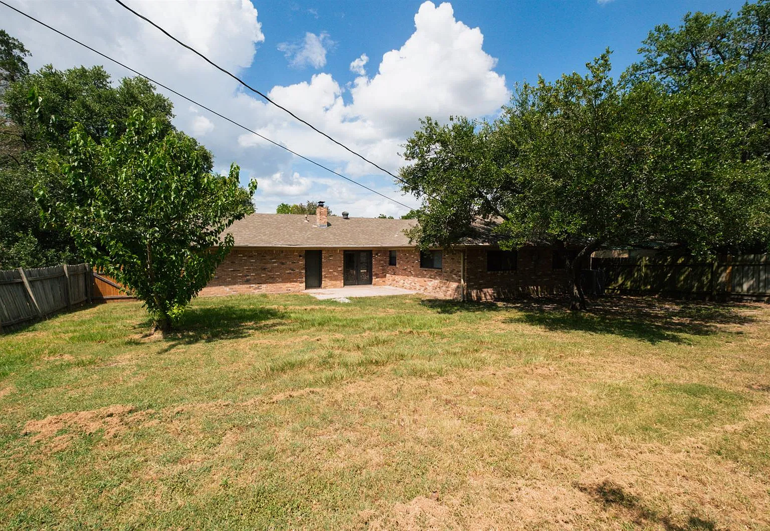 1302 Glade — Photo 3