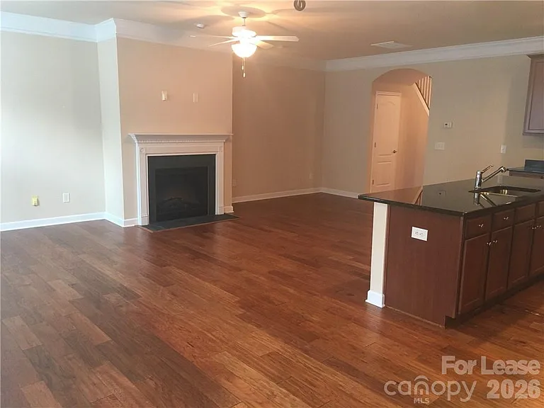 9916 Evergreen Terrace Dr — Photo 10