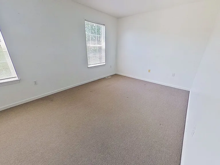 2858 Woodmont Dr — Photo 7