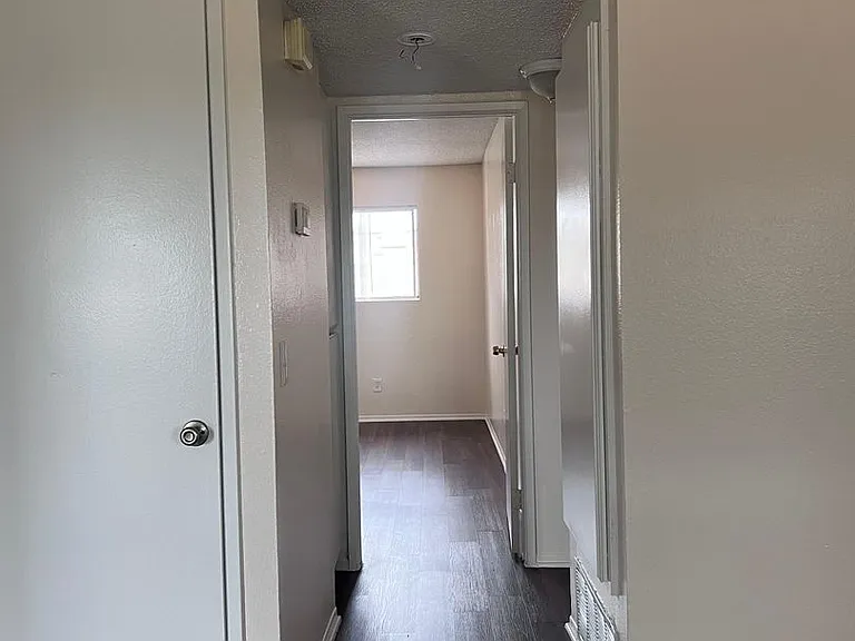 350-352 S Monte Vista St — Photo 14