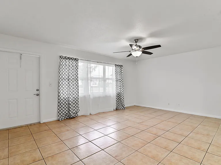 149 Coventry Pl #G — Photo 2