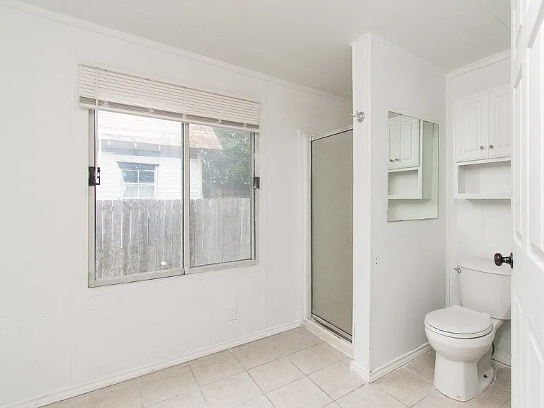 306 S 25th St — Photo 16