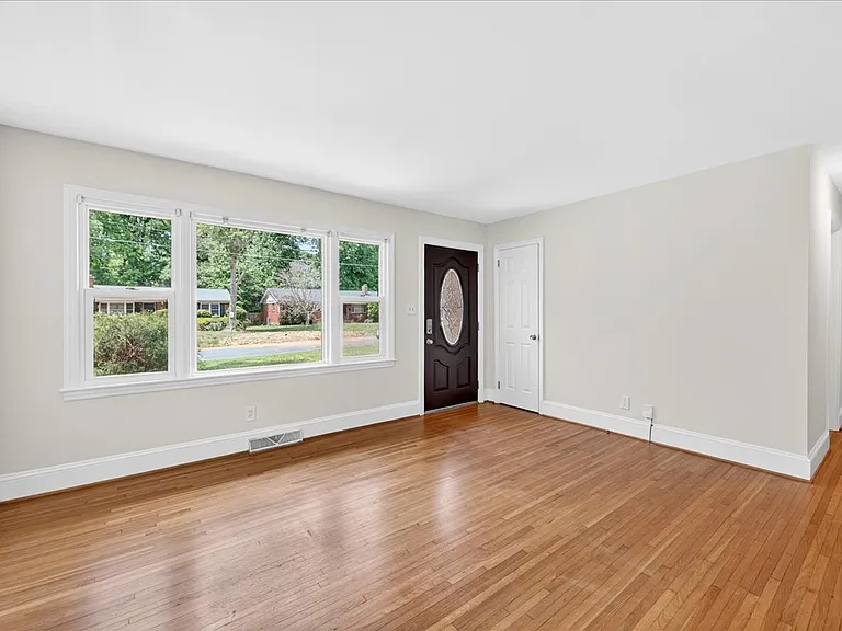 5413 Gwynne Ave — Photo 2