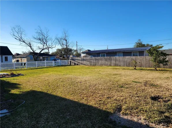 108 Pecan St, Hahnville, LA 70057