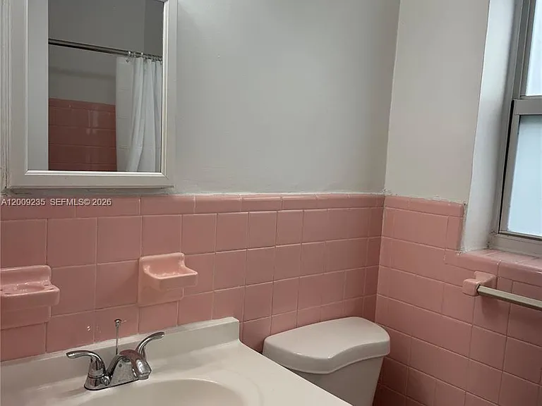 1821 Thomas St #5 — Photo 14