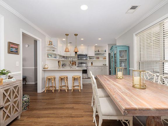 3rd image of 741 Veron Pl