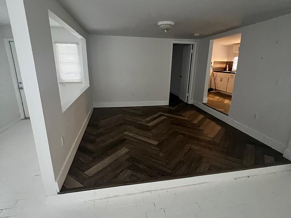 2nd image of 114 Arbor Ln