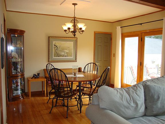 4th image of 52 Clarkson Ave