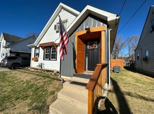 8908 W Cornbread Rd, Yorktown, IN 47396