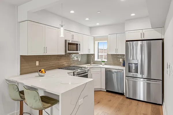 Sold by Amorelli Realty | media 7