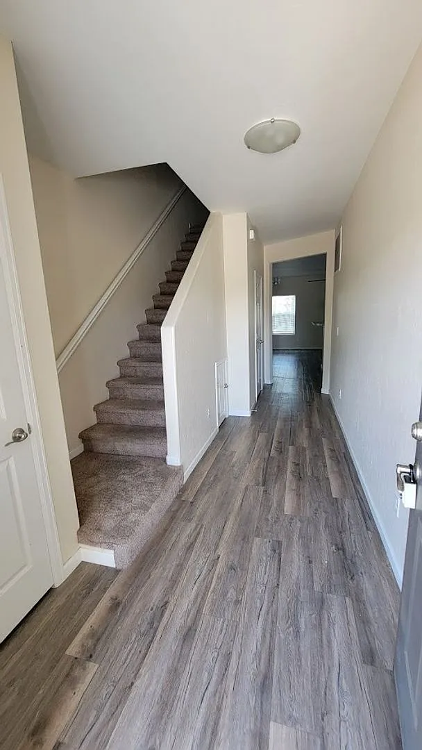 Modern 3-Bedroom Townhome with Garage Near Mesa Mall Built in 2020 — Photo 2