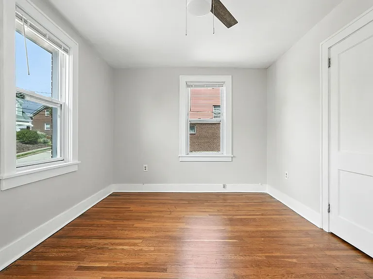 3229 Beacon Hill Ave — Photo 16