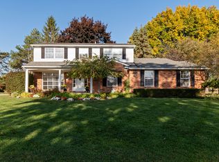 645 Lockmoore Ct, Rochester Hills, MI 48307