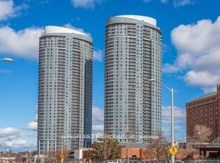 135 Village Green Sq #2418, Toronto, ON M1S 0G4