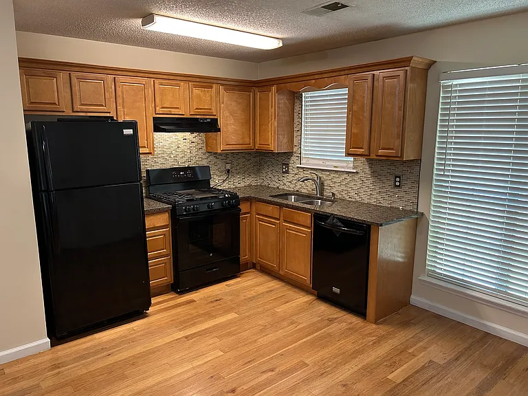 4043 Sharon Woods Dr — Photo 5