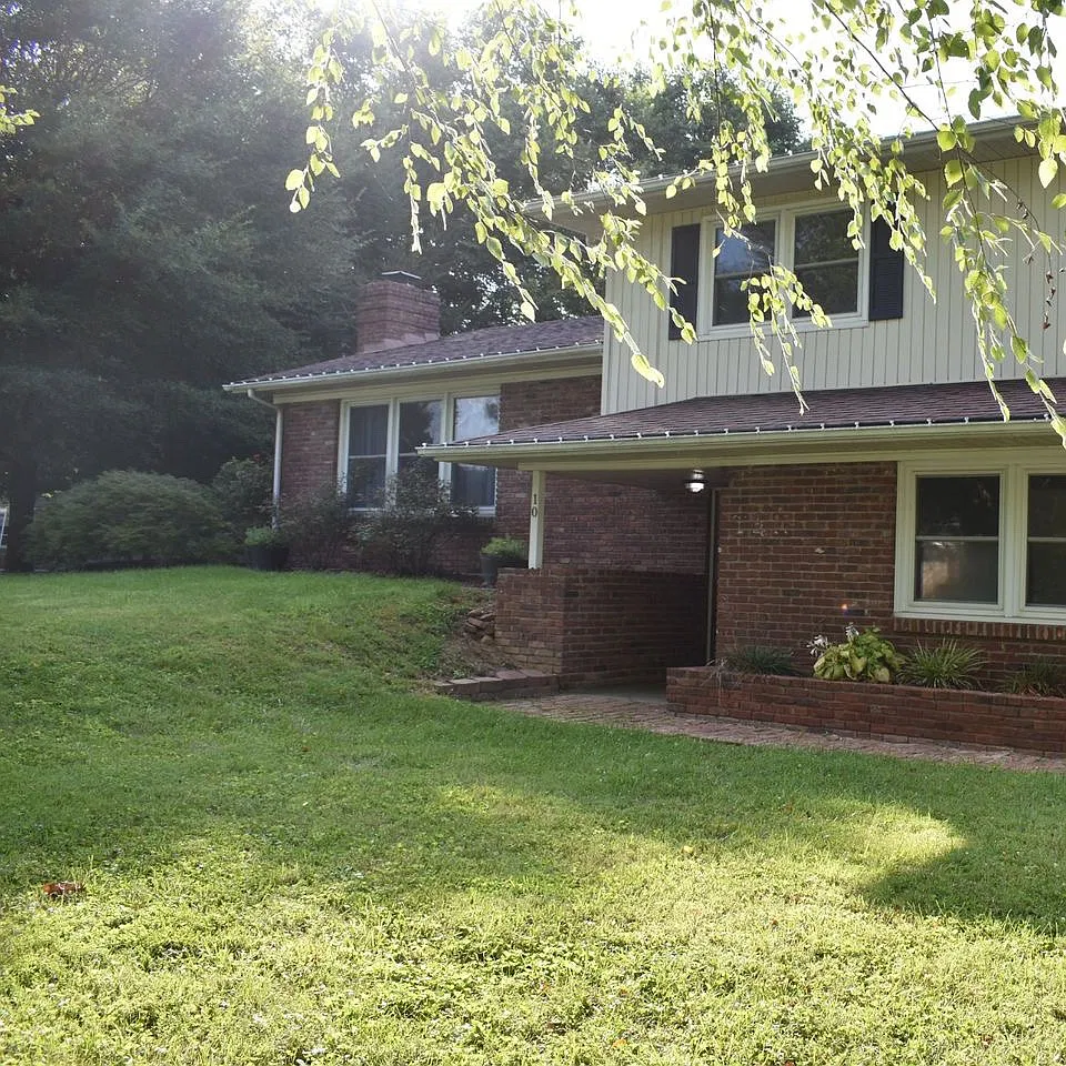 3 bed, 2272 sqft, $2,200 — Photo 1