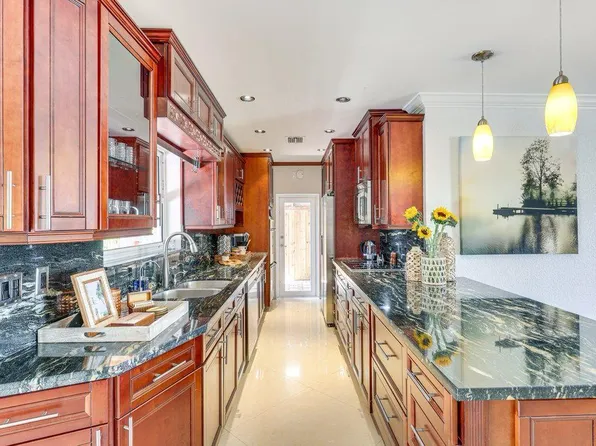 1313 SE 1ST Way, Deerfield Beach, FL 33441