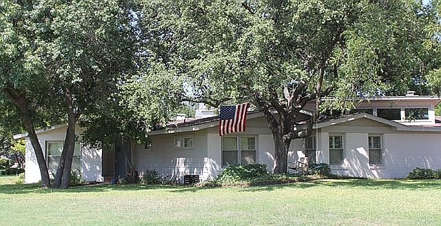 1st image of 1423 Woodland Trl