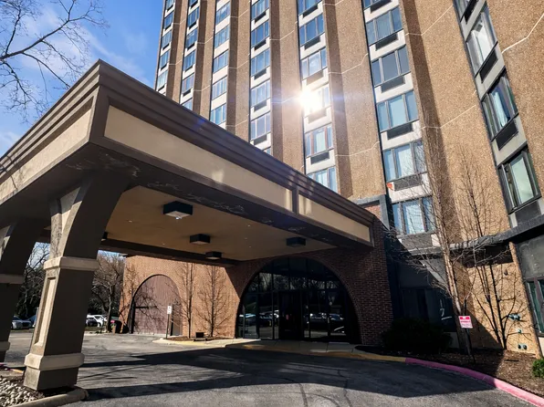 1 Renaissance Pl, Palatine, IL